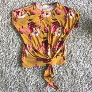 Floral blouse 🌻